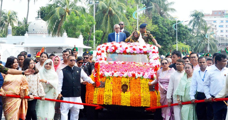 রাজসিক সংবর্ধনা পেলেন আব্দুল হামিদ 