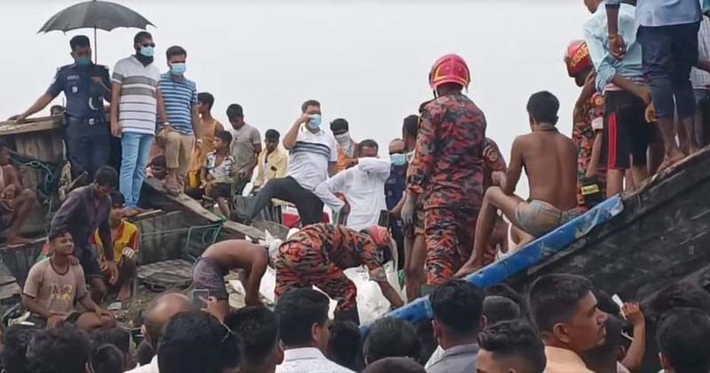 নাজিরারটেক পয়েন্টে মাছ ধরার ট্রলার থেকে ১০ লাশ উদ্ধার 