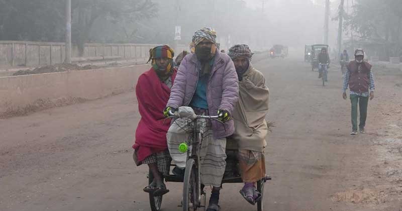 রাজশাহী মহানগরীর সকালে ঘন কুয়াশা 