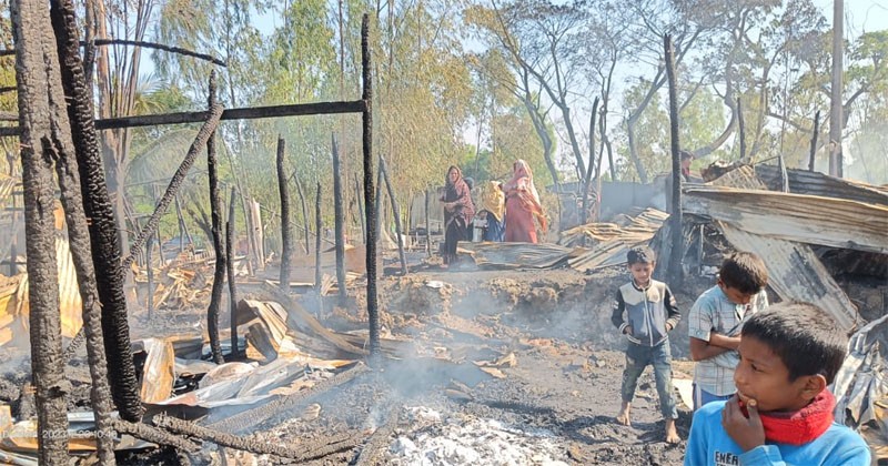 পেকুয়ায় ১৫ বাড়ি আগুনে পুড়ে ছাই 