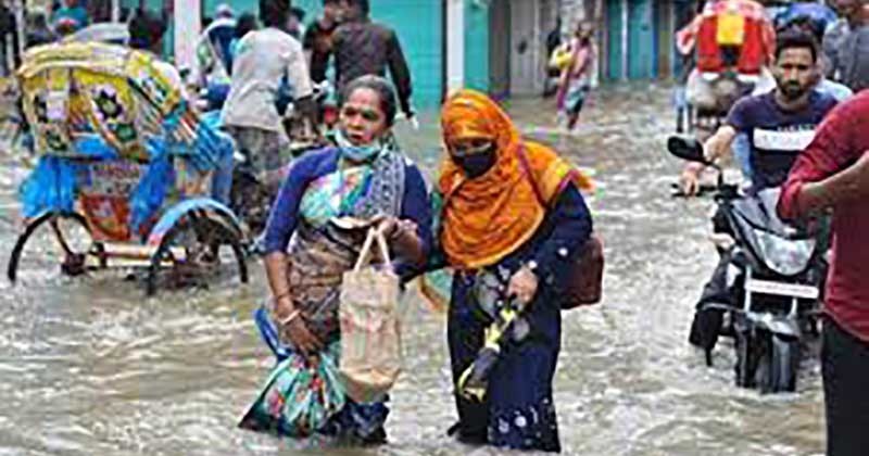 সিলেটে ভারী বৃষ্টি, জলাবদ্ধতায় চরম ভোগান্তির শিকার জনজীবন 