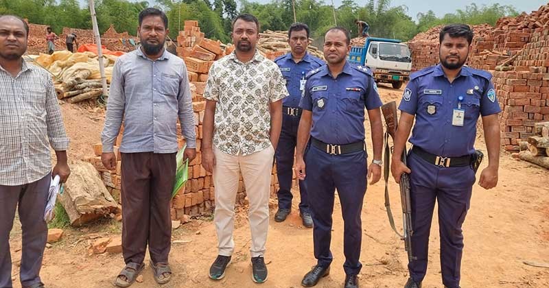 রামগড়ে লাইসেন্স ব্যতীত ইটভাটায় ইট প্রস্তুত করার দায়ে ভ্রাম্যমান আদালতের জরিমানা 