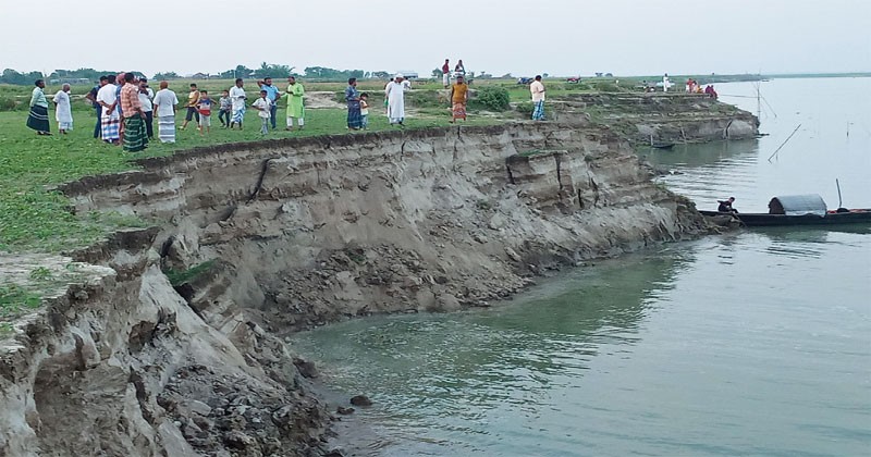 অসময়ে নদীভাঙন 