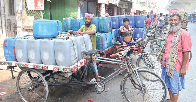 লোডশেডিংয়ে হাঁসফাঁস 