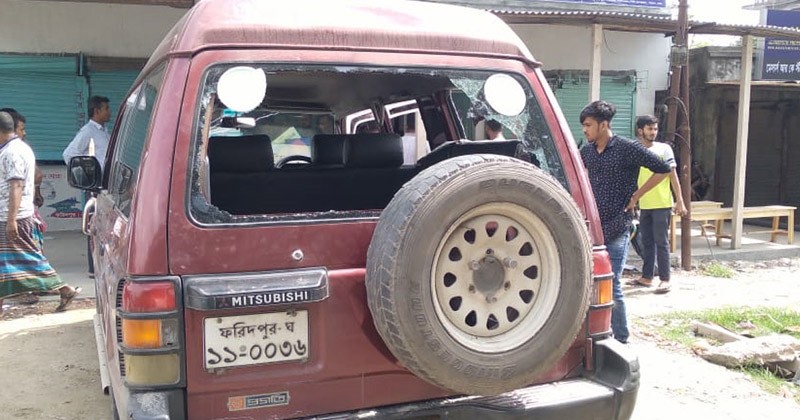 ফরিদপুরের মধুখালীতে ইউএনওর ওপর এলাকাবাসীর হামলা 