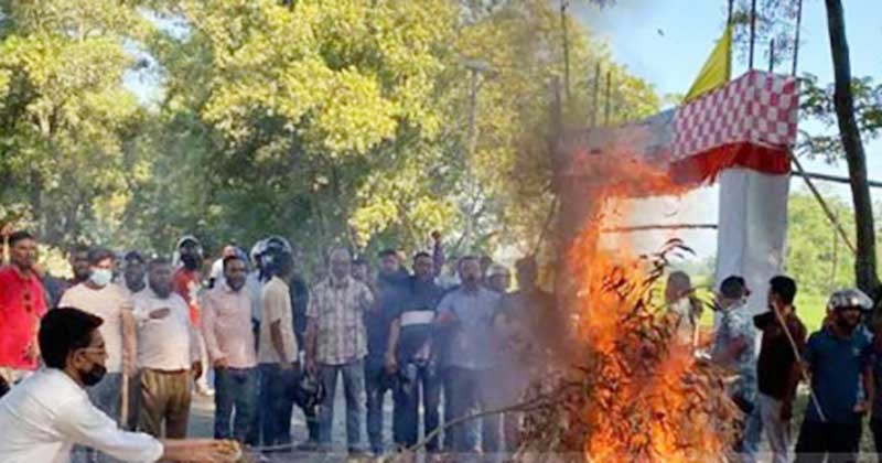 শেষ দিনের অবরোধ স্বতঃস্ফূর্তভাবে চলছে সিলেটে : মহাসড়কে টায়ার জ্বালিয়ে পিকেটিং 