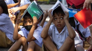 ফিলিপাইনে সরকারি স্কুলে সশরীরে পাঠদান স্থগিতের ঘোষণা