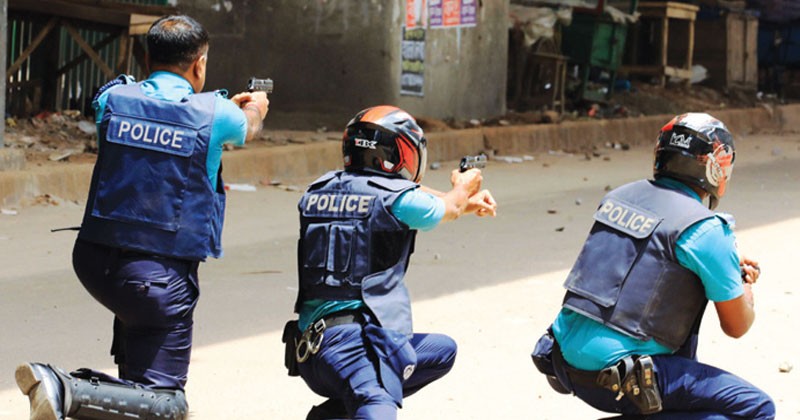 হত্যা মামলার আসামি হয়েও ধরাছোঁয়ার বাইরে পুলিশ কর্মকর্তারা 