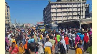 দুই মাসের বকেয়া বেতনের দাবিতে গাজীপুরে মহাসড়ক অবরোধ শ্রমিকদের