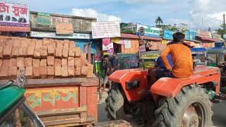 ব্রাহ্মণপাড়ায় আতঙ্কের আরেক নাম অবৈধ ট্রলি ট্রাক্টর