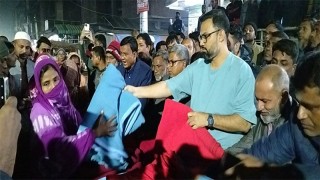 গভীর রাতে শীতার্ত মানুষের পাশে বিএনপি নেতা আমিনুল হক