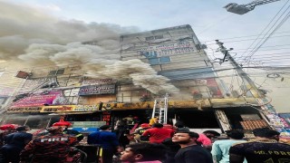 উত্তরার লাভলীন রেস্টুরেন্ট আগুনে পুড়ে ছাঁই