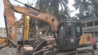 ধামরাইয়ে কৃষি জমির মাটি কাটায় ৬ ভেকু ও ৩ ড্রেজার মেশিন জব্দ