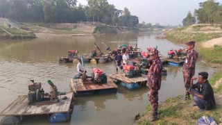 ফেনী মুহুরী নদী থেকে ৩৫টি ড্রেজার মেশিন জব্দ