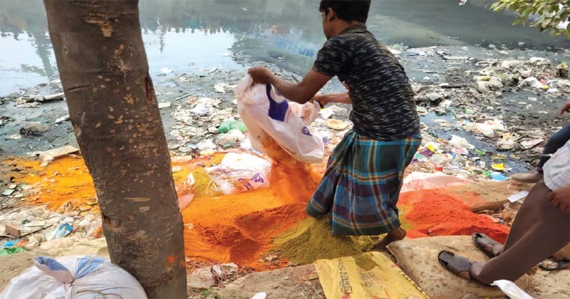 মসলা লুটে বাধা বাবুর্চিকে মারধর চবি ছাত্রলীগ নেতাদের 