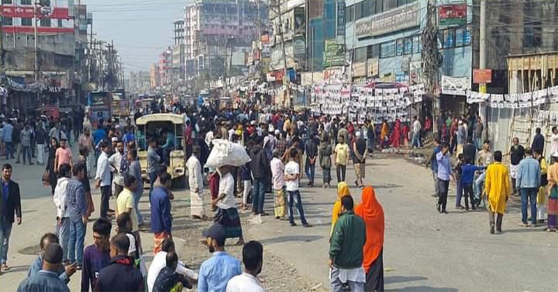 গাজীপুরে ভোটার উপস্থিতি কম কেন্দ্রীয় বাহিরে মানুষের ভিড় 