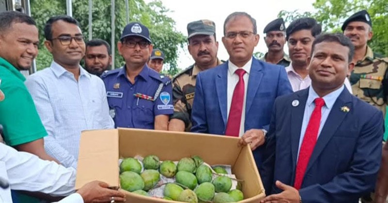 ভারতের ত্রিপুরার মুখ্যমন্ত্রীর জন্য আম, ইলিশ ও রসগোল্লা উপহার পাঠালেন প্রধানমন্ত্রী শেখ হাসিনা 