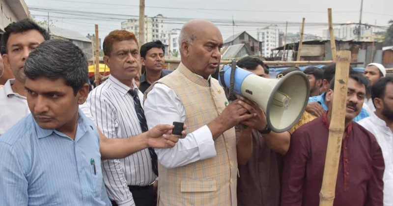 অগ্নিকাণ্ডে ক্ষতিগ্রস্ত কড়াইল বস্তি পরিদর্শনে ত্রাণ প্রতিমন্ত্রী 