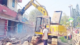 পঞ্চগড়ে অবৈধ স্থাপনা উচ্ছেদ অভিযান