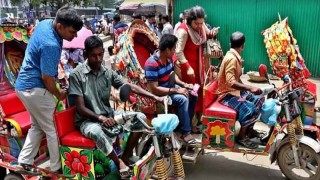 বেপরোয়া থ্রি-হুইলার দাপিয়ে বেড়াচ্ছে মহাসড়ক। সাভার আশুলিয়ায় ব্যাপক যানজট