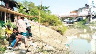 পশু ও কাঁচামালের বর্জ্যে ভরাট হচ্ছে নদ