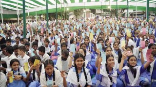 চট্টগ্রামে বই পড়ে ৫ হাজার ৫০৩ শিক্ষার্থীর পুরস্কার লাভ