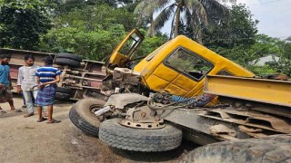 কুমিল্লা দেবিদ্বারে বাস-ট্রাক-কাভার্ডভ্যানের ত্রিমুখী সংঘর্ষে শিশুসহ আহত ২০