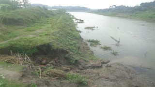 বৃষ্টিতে পাড়ে জমা করে রাখা মাটি ধসে আবারও নদে গিয়ে ভরাট হচ্ছে কপোতাক্ষ নদ