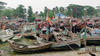 মাছ স্বীকারের ২২ দিনের সরকারি নিষেধাজ্ঞা, কর্মহীন প্রায় ২ লক্ষাধিক জেলে