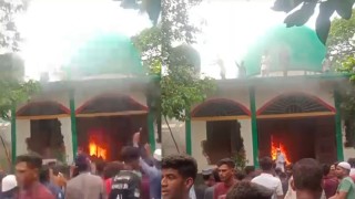 নড়িয়ায় মাজারে ভাঙচুর ও অগ্নিসংযোগ