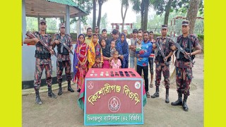 বিরল সীমান্তে অবৈধ পথে ভারতে পালানোর সময় বিজিবি'র হাতে নারী শিশুসহ ১৬ ব্যক্তিকে আটক