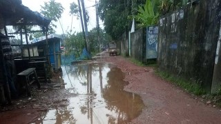 নজিরবিহীন প্রবল বর্ষণে বরিশাল মহানগরীর ক্ষতিগ্রস্থ রাস্তাঘাটের রক্ষণাবেক্ষেনে উদাসিন নগরভবন