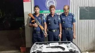 নোয়াখালীতে একযোগে পুলিশের অভিযান, ৫ থানায় অস্ত্র উদ্ধার