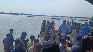 কর্ণফুলীতে ৫ টাকা বেড়েছে ঘাট ভাড়া; বিপাকে পড়েছেন এই পথে চলাচলকারী যাত্রীরা