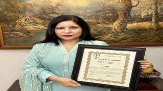 বাংলার কণ্ঠে বিশ্ব মুগ্ধ: আমেরিকায় রয়া চৌধুরীর অনন্য সম্মাননা
