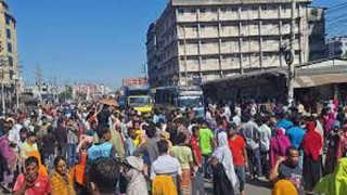 গাজীপুরে মহাসড়ক অবরোধ করে শ্রমিকদের বিক্ষোভ, যান চলাচল বন্ধ