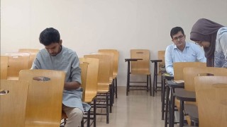 নর্থ সাউথে ভর্তি পরীক্ষা দিলেন উপদেষ্টা আসিফ