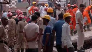 দিল্লিতে ধ্বসে পড়লো চারতলা ভবন, নিহত ৪