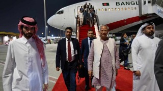 কাতারে পৌঁছেছেন ড. মুহাম্মদ ইউনূস, পেলেন লাল গালিচা সংবর্ধনা