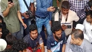 কুয়েটে অনশনরতদের কাছে শিক্ষা উপদেষ্টা, আলোচনা চলছে