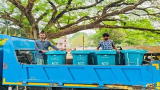 কালীগঞ্জে পৌরসভাকে পরিস্কার রাখতে প্লাসটিকের  ডাস্টবিন স্থাপন