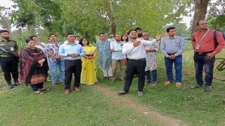 চুয়াডাঙ্গার ওয়েভ ফাউন্ডেশনের গো গ্রীন সেন্টার পরিদর্শন করলেন অতিরিক্ত বিভাগীয় কমিশনার হুসাইন শওকত