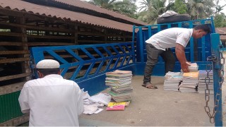 ইন্দুরকানীতে সরকারি বই বিক্রি করার সময়  জনতার হাতে জব্দ
