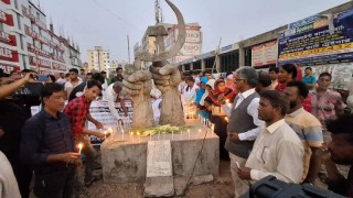 রানা প্লাজায় নিহতদের স্মরণে মোমবাতি প্রজ্বলন