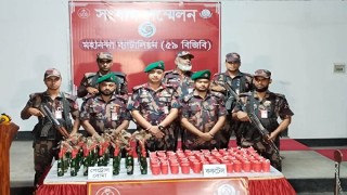 ভারতীয় সীমান্তবর্তী এলাকা থেকে শতাধিক ককটেল-পেট্রোল বোমা উদ্ধার