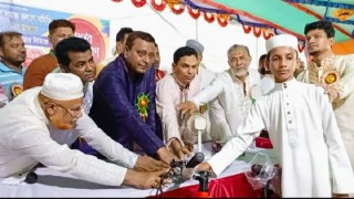 সাভারে টানা ৪০ দিন পাঁচ ওয়াক্ত নামাজ পড়ে সাইকেল উপহার পেল ১২ শিশু