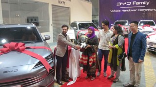গ্রাহকের কাছে ছয়টি ‘সিলায়ন ৬’ হস্তান্তর করলো বিওয়াইডি বাংলাদেশ