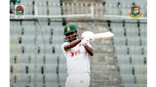 হারের চোখ রাঙানি নিয়ে চা বিরতিতে বাংলাদেশ