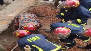 মানিকগঞ্জে নির্মাণাধীন বিল্ডিংয়ের দেয়ালের মাটি ধসে এক শ্রমিকের মৃত্যু,আহত -৫