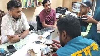 কুষ্টিয়ার খোকসা সাব-রেজিস্ট্রারের কার্যালয়ে নৈশপ্রহরীর পকেট থেকে ৪০ হাজার টাকা উদ্ধার